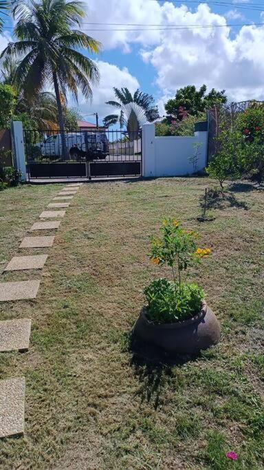 Tukusi Bungalow Le Moule Buitenkant foto